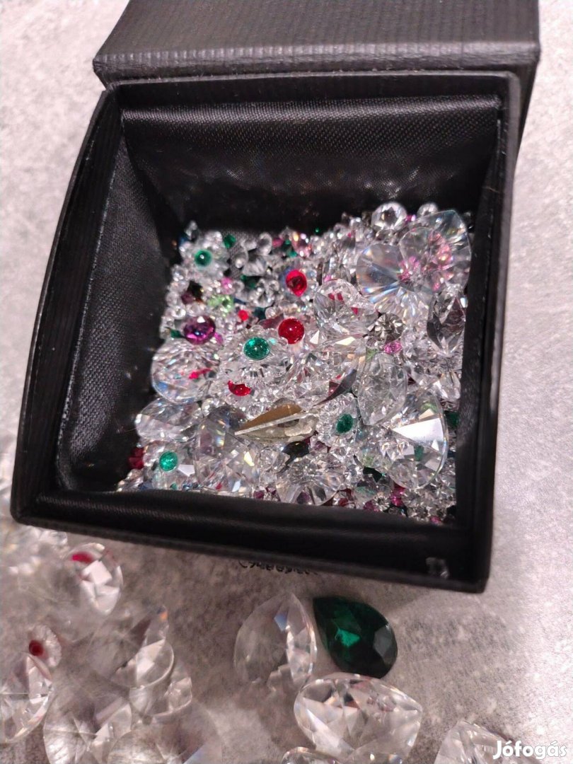 Swarovski vegyes díszek dobozban