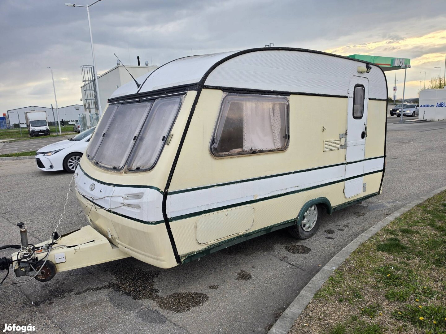 Swift 380 lakokocsi zuhany,wc,bojler,napelem,,allófűtés