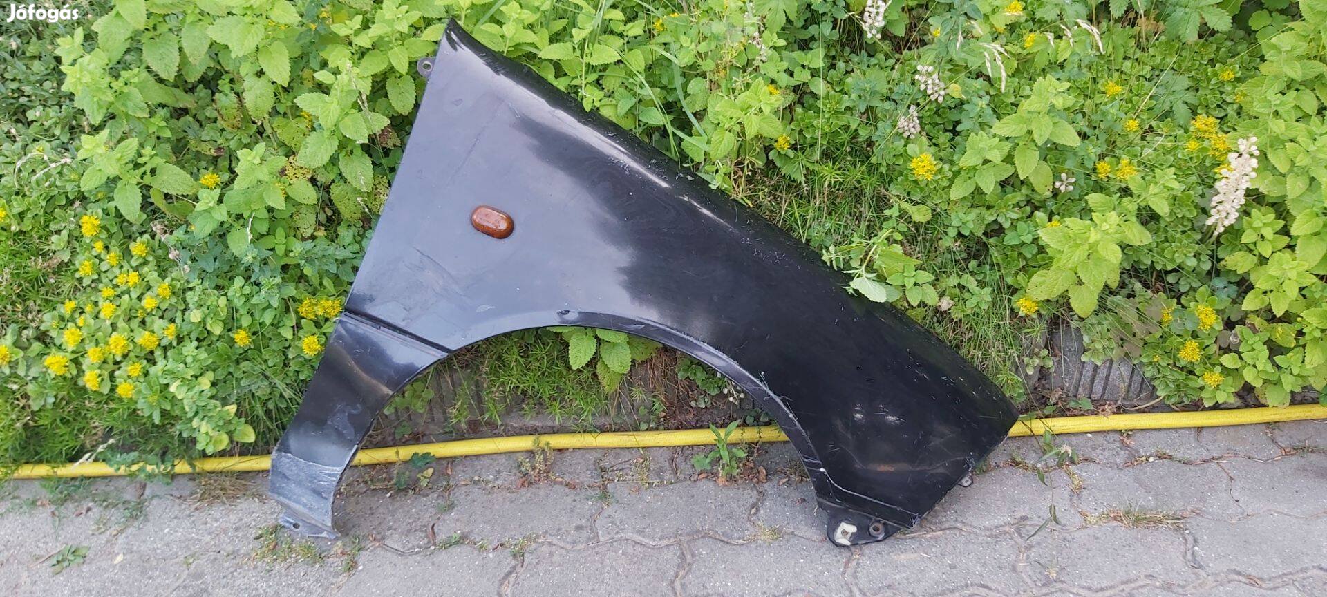 Swift jobb első sárvédő 92-96 évjárat