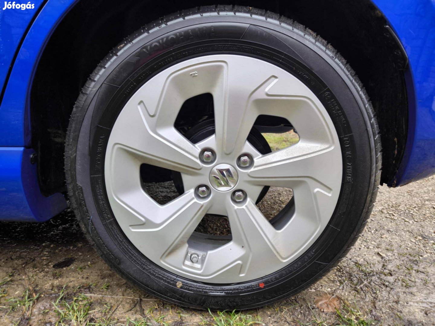 Swift szinte vadi új, nyári Yokohama Bluearth-Es gumi 185/55R16