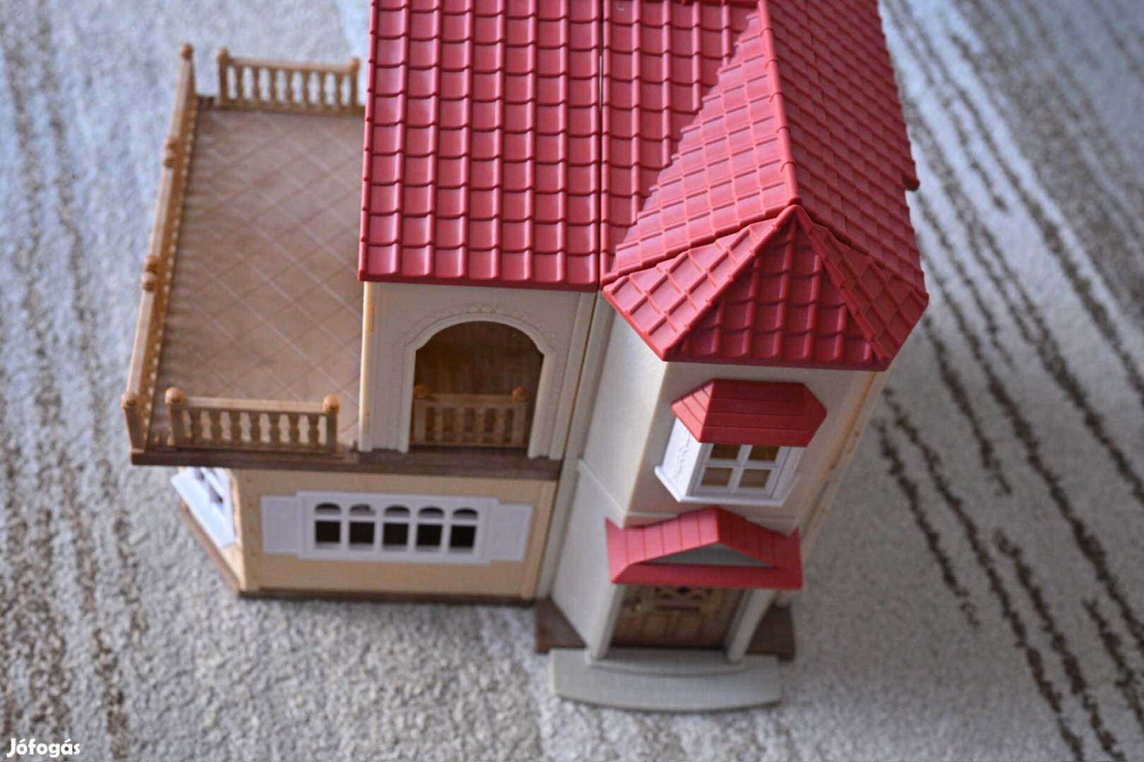 Sylvanian Families Piros tetős, világítós vidéki ház