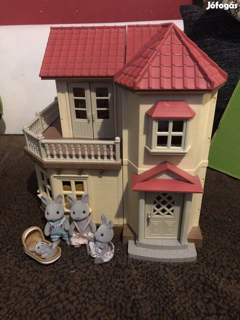 Sylvanian Familyes emeletes babaház , bútorok, nyuszik