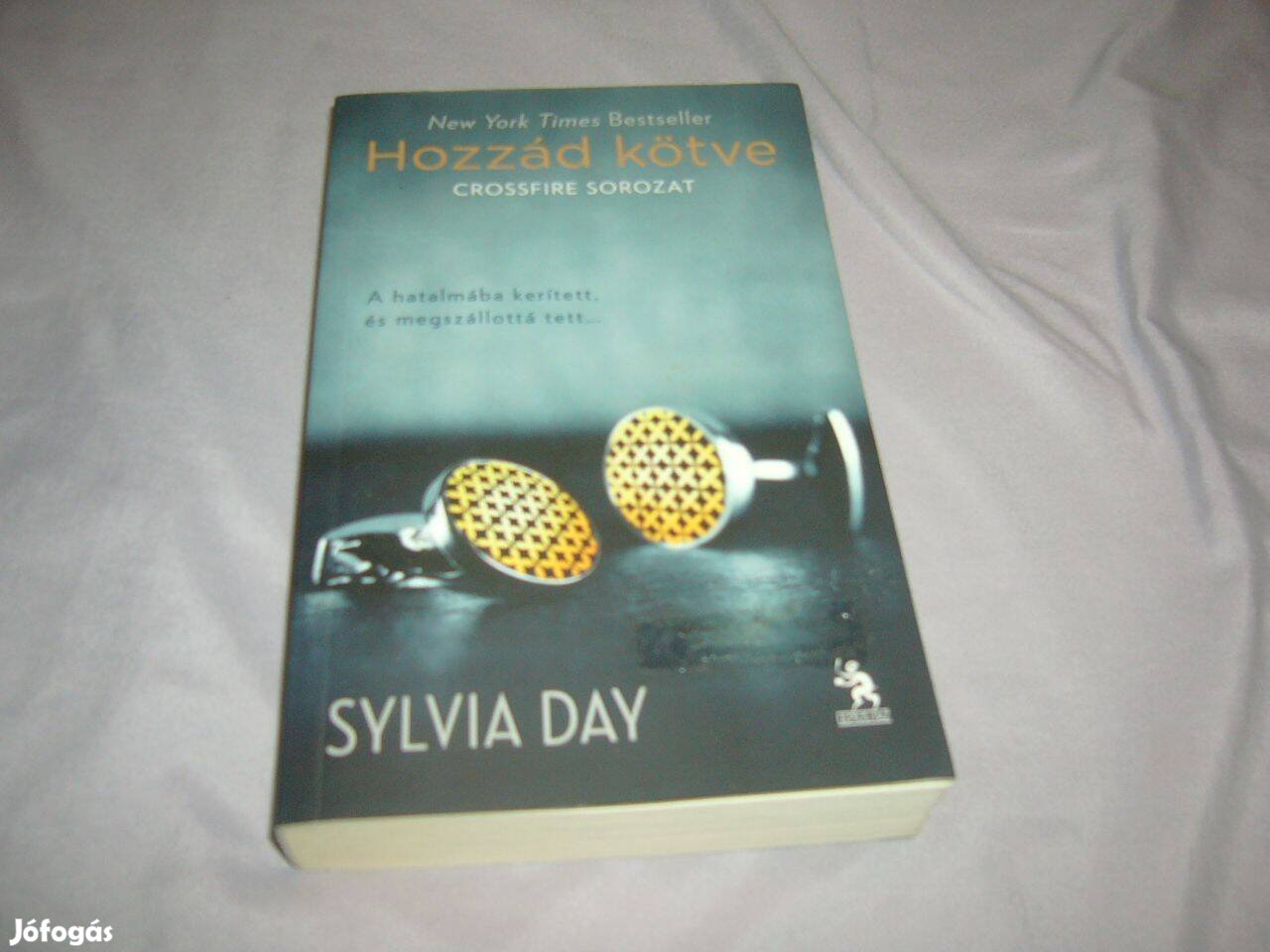 Sylvia Day - Hozzád kötve ( Crossfire sorozat )