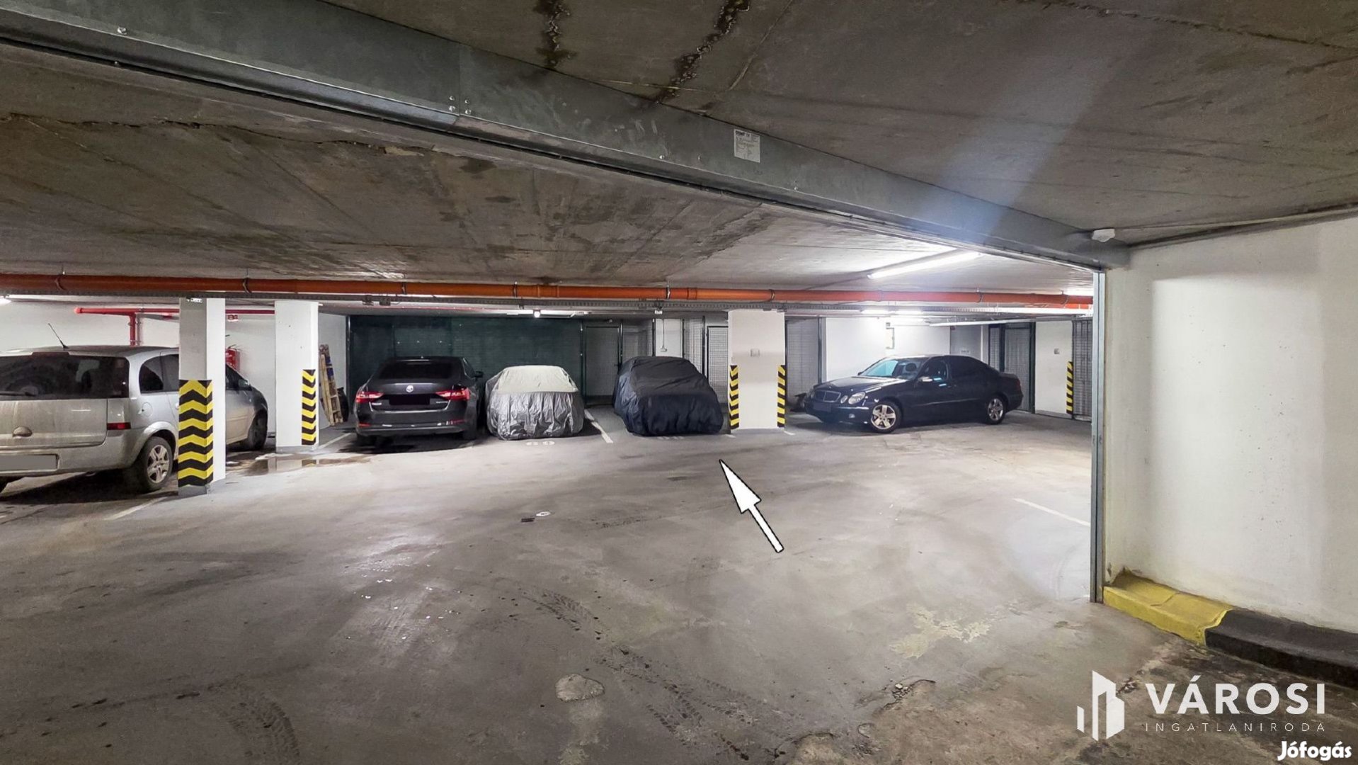 Szabolcs utcában teremgarázs 6,5 m2 tároló eladó