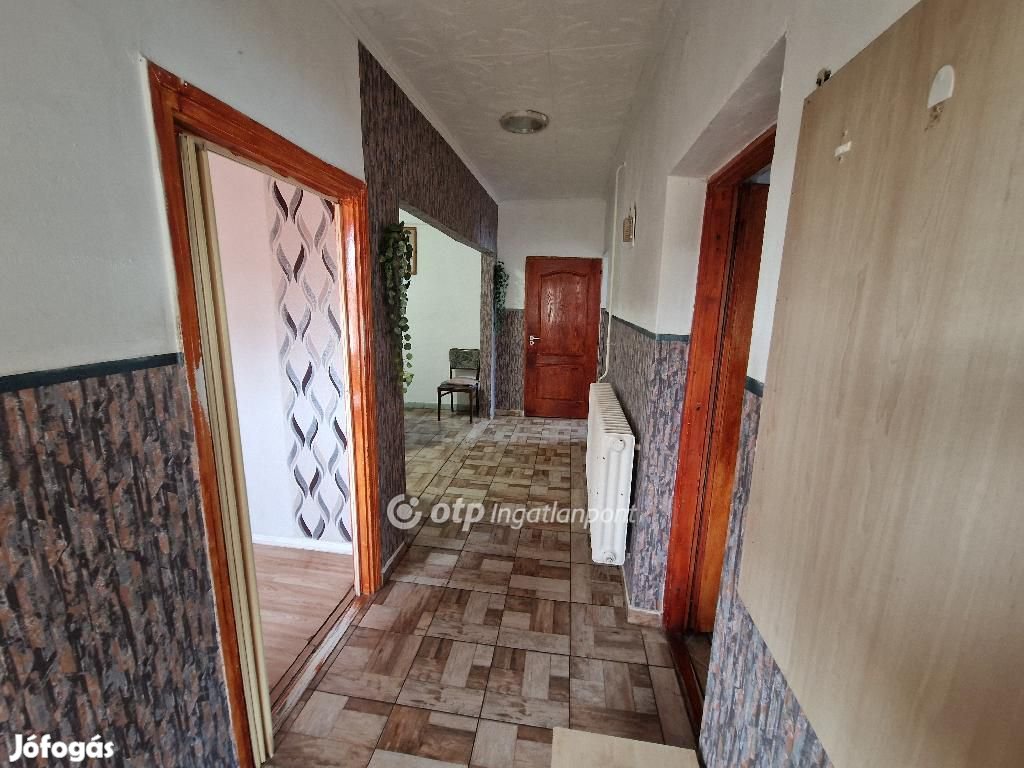 Szakolyi 80 nm-es ház eladó