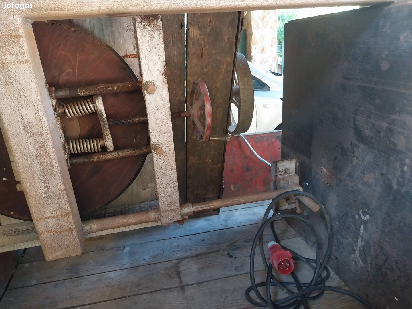 Szalagfűrészgép eladó