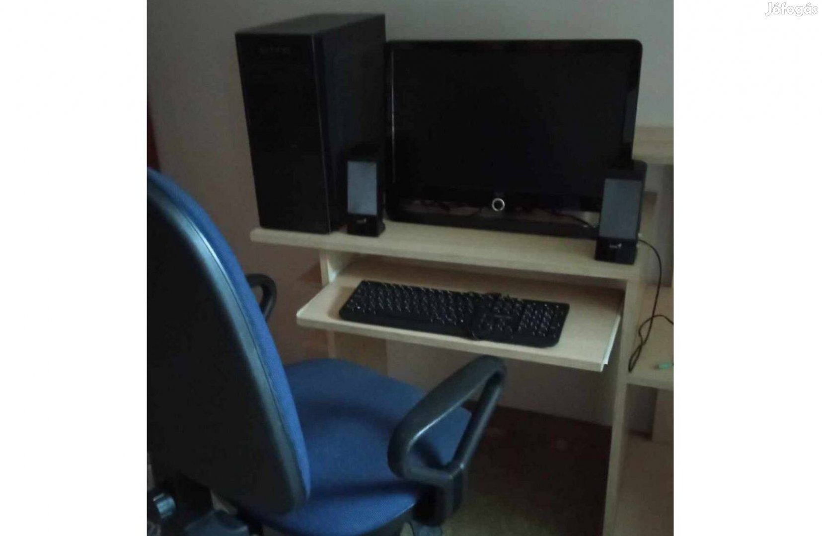 Számítógép asztal székkel