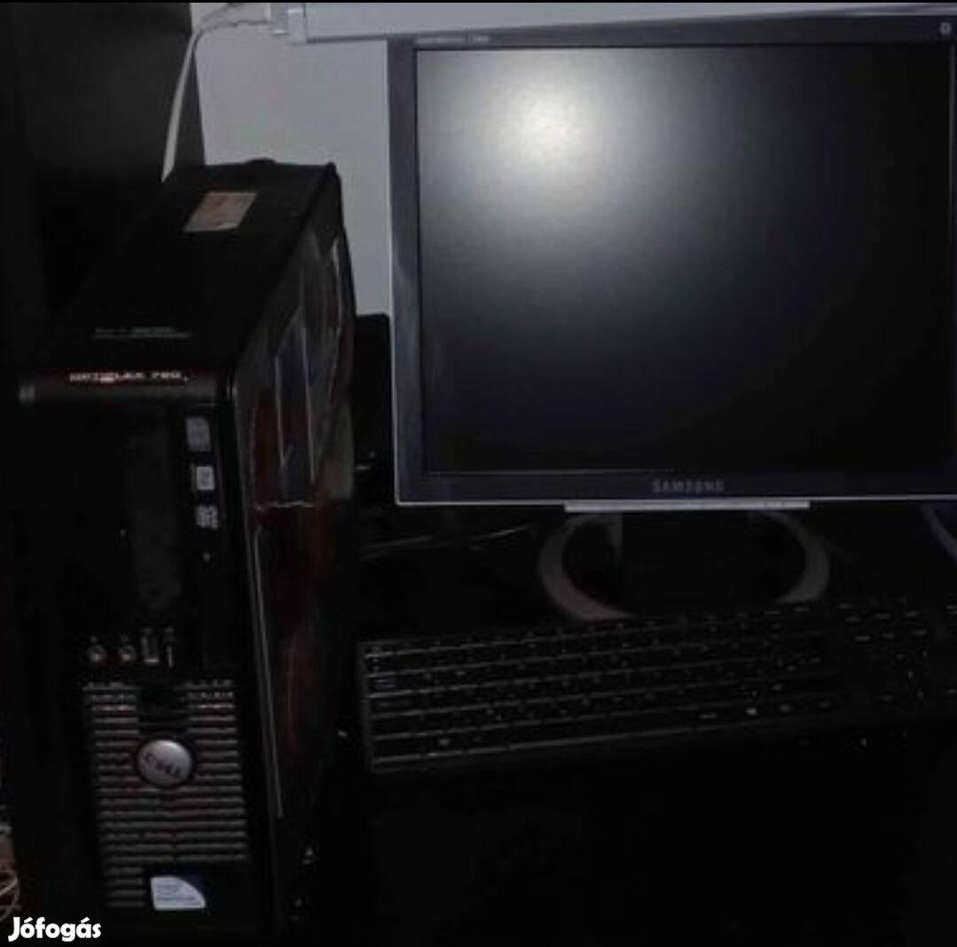 Számítógép monitorral, billentyűzettel