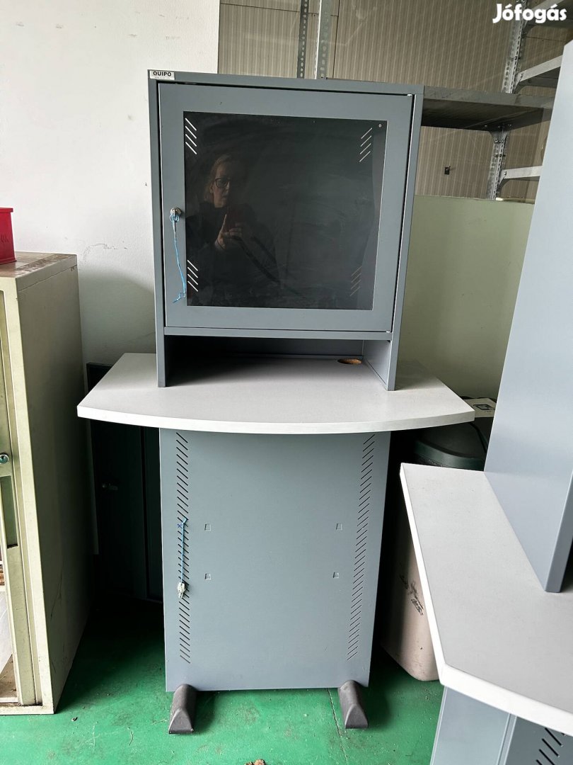 Számítógép szekrény