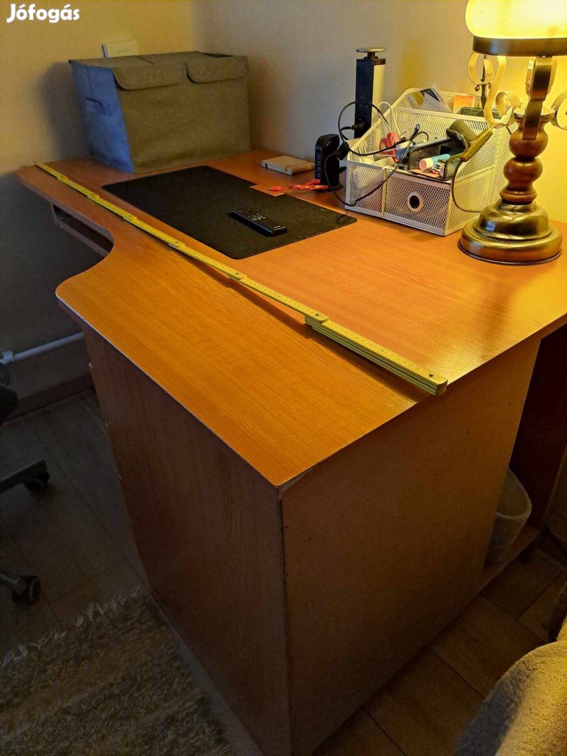 Számítógépasztal - nagy méretű