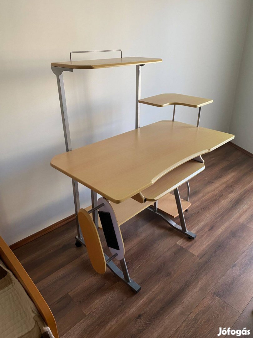 Számítógépasztal, íróasztal bükk színű