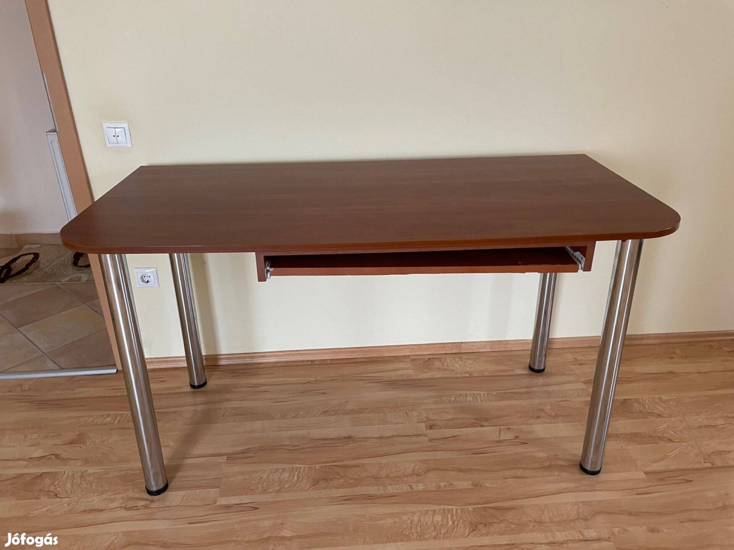 Számítógépes asztal