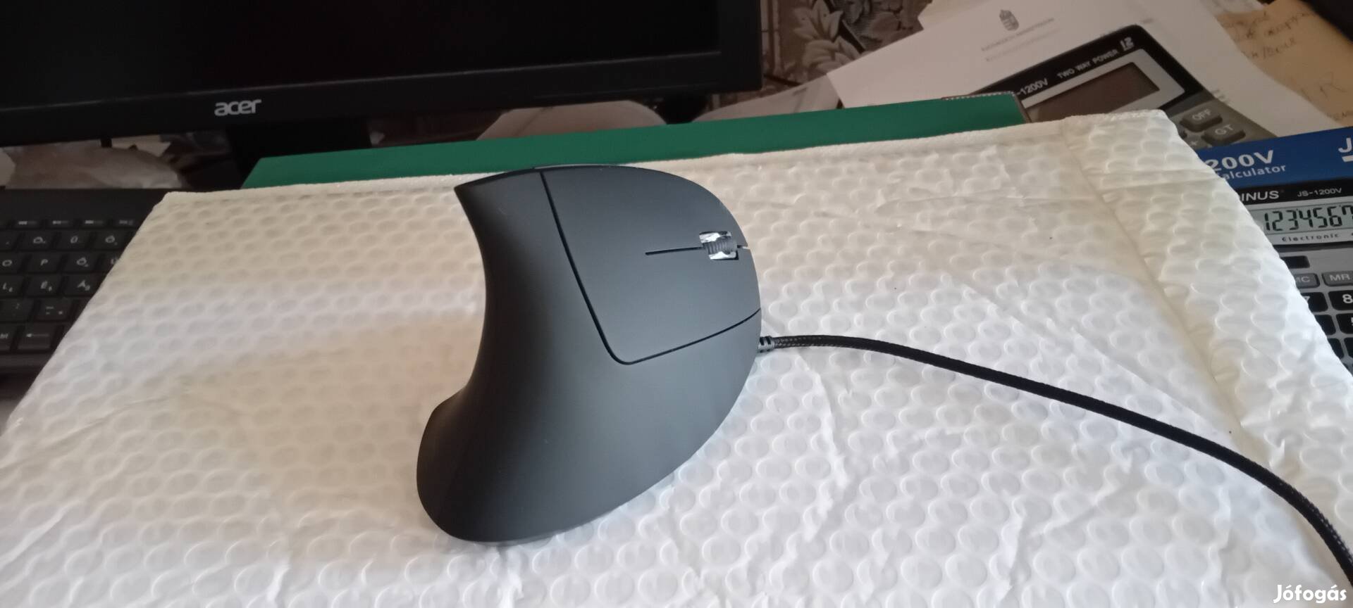 Számítógéphez új, modern egér.