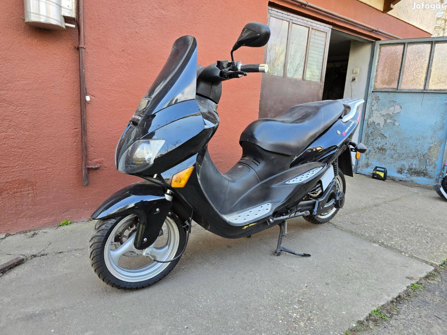 Számítógéppel vezérelhető elektromos robogó eladó