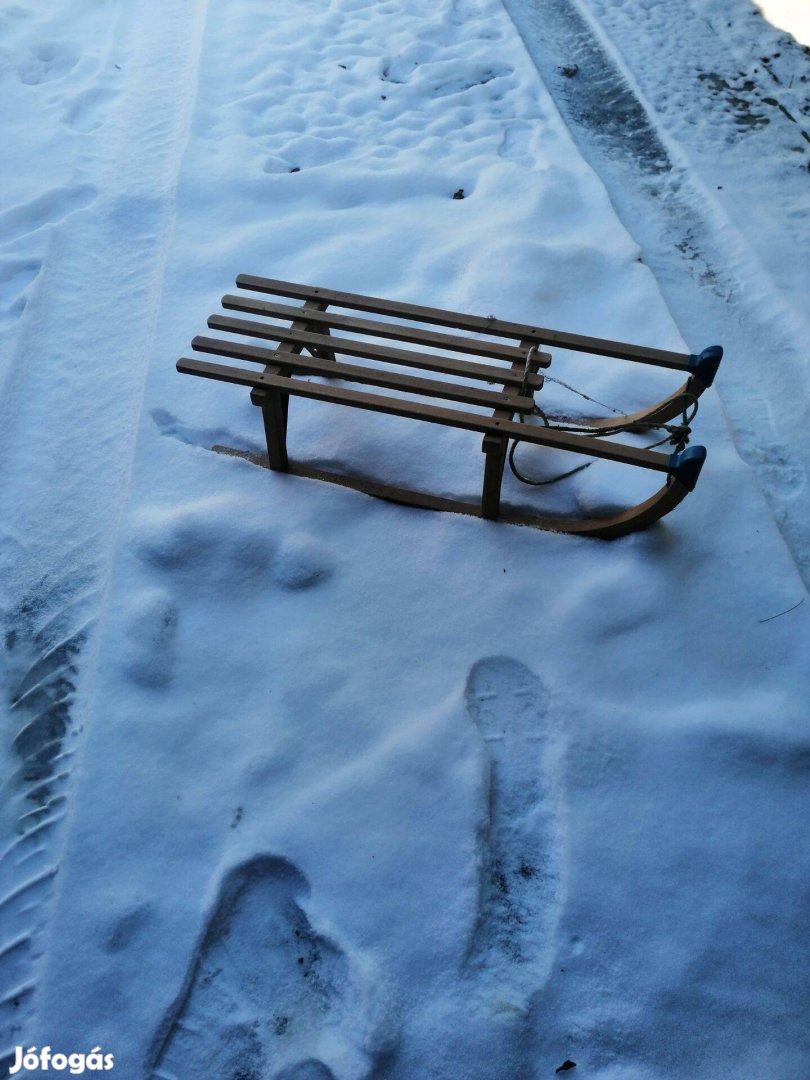 Szánkó alig használt