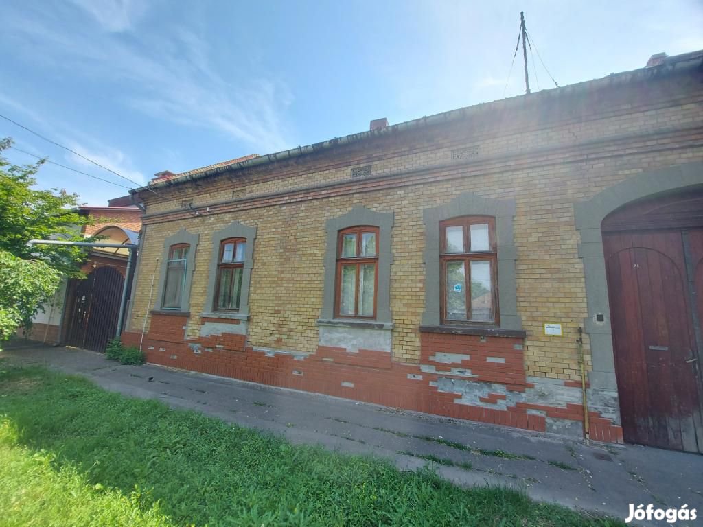 Szántó Kovács János utcán 166 nm-es családi ház eladó! -