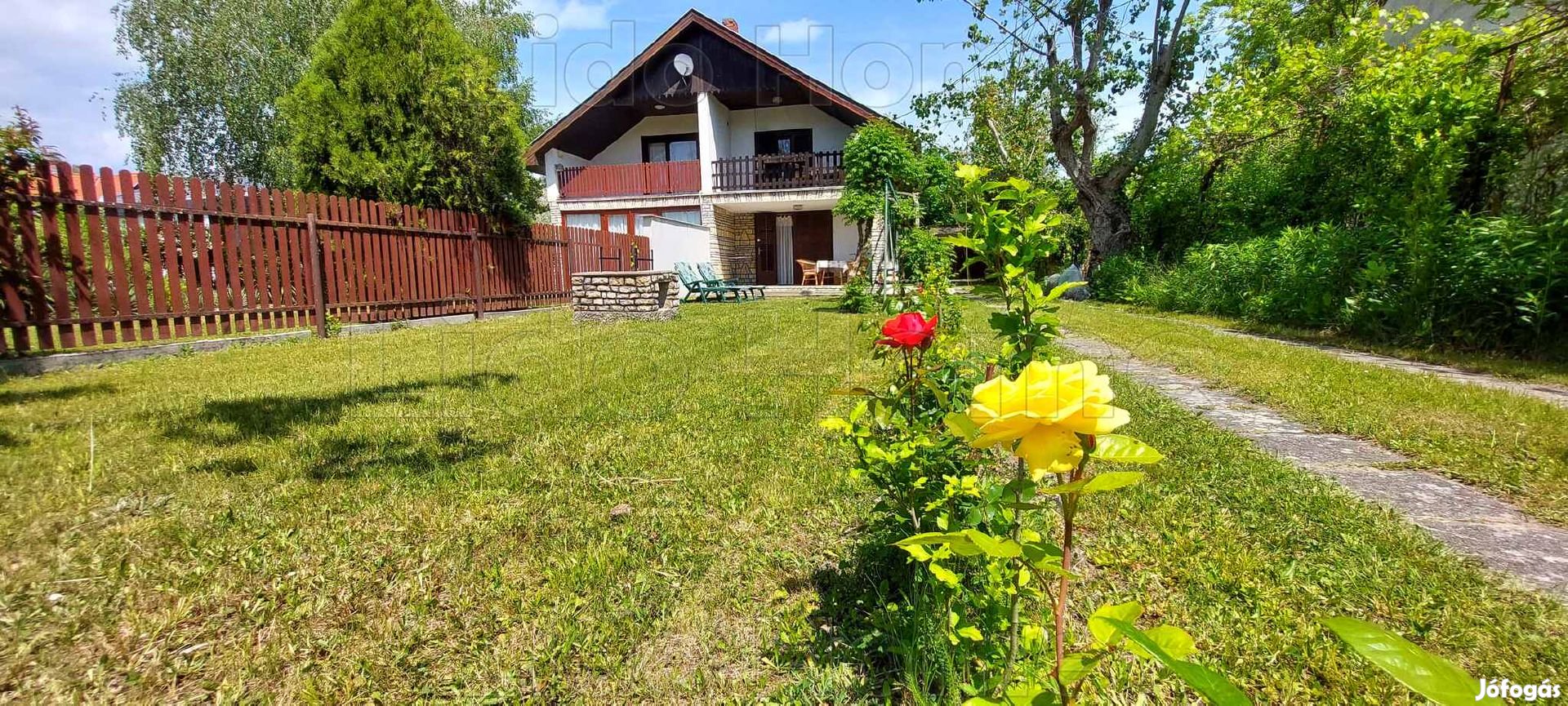 Szántódon vízközeli ikerfél nyaraló