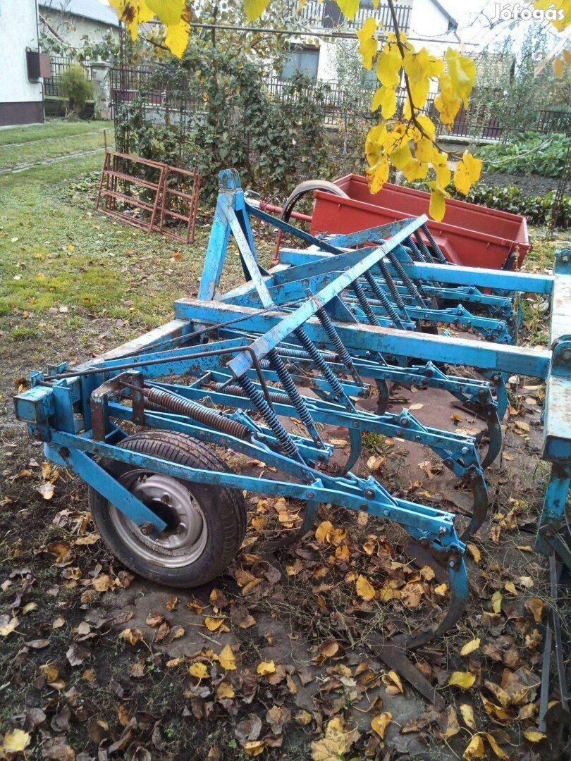 Szántóföldi kultivátor rugós