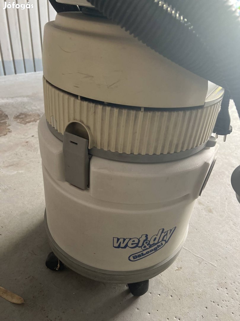 Száraz-nedves porszívó, erős Delonghi