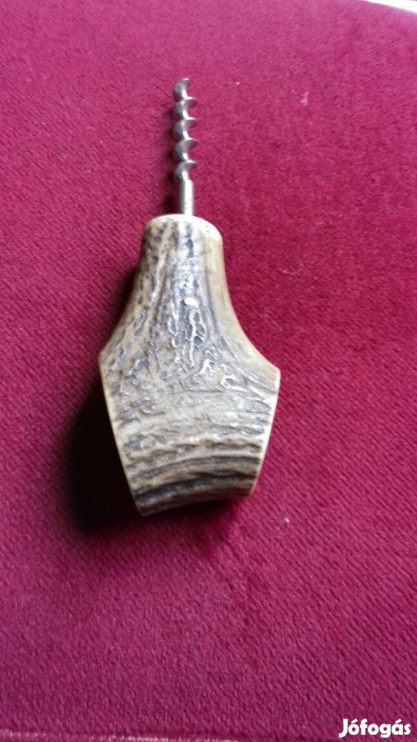 Szarvas agancs részböl készült sörnyito