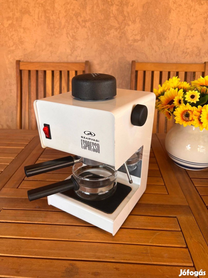 Szarvasi fémházas kávéfőző - fehér
