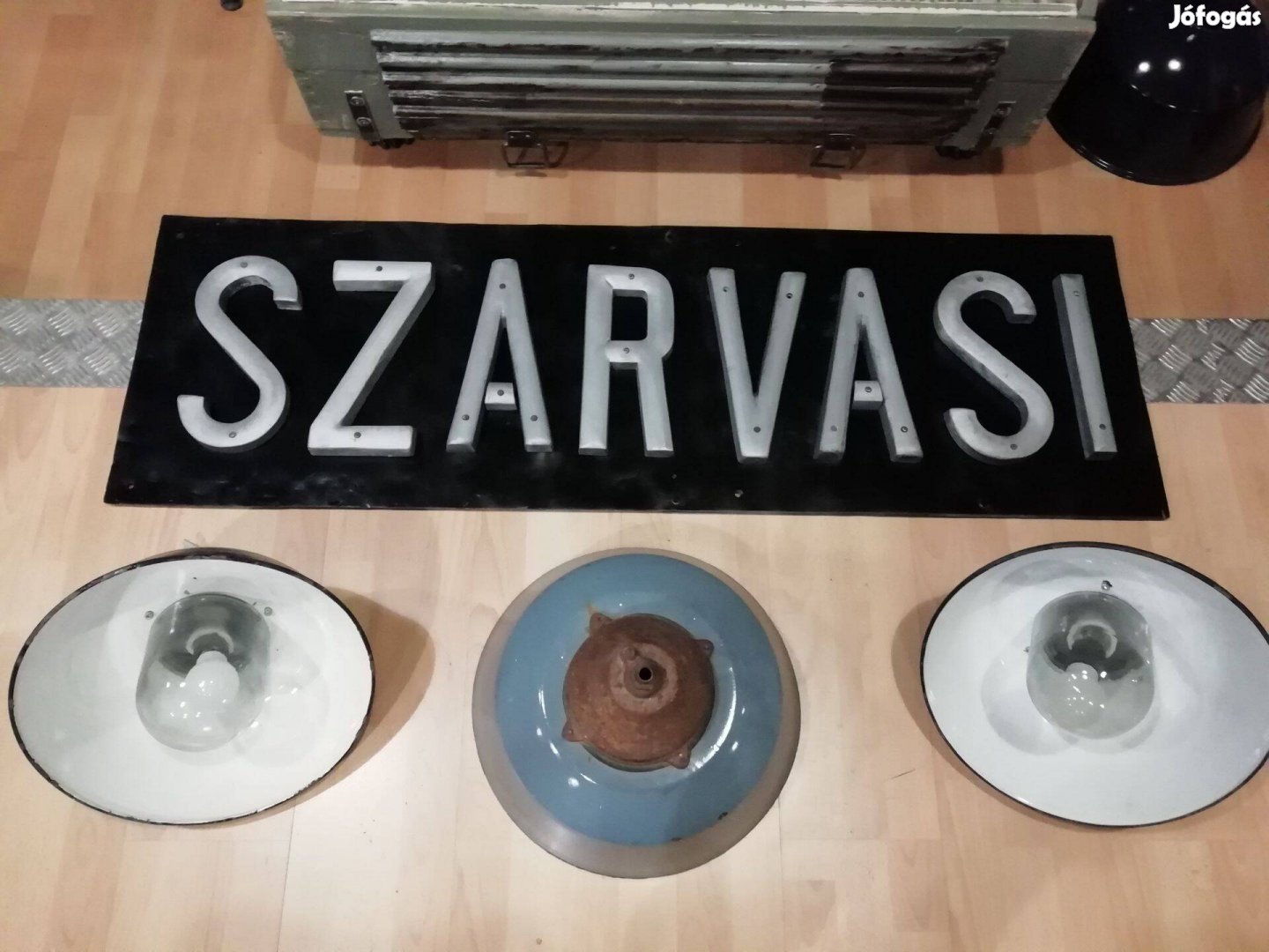 Szarvasi tábla, reklám, cégér, öntött alumínium betűs felirat a 60-as