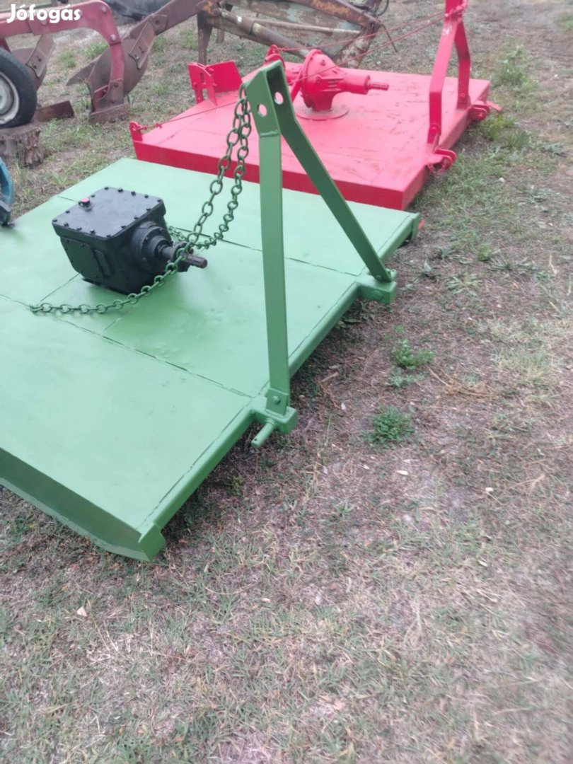 Szárzuzó RZ típusú traktorhoz