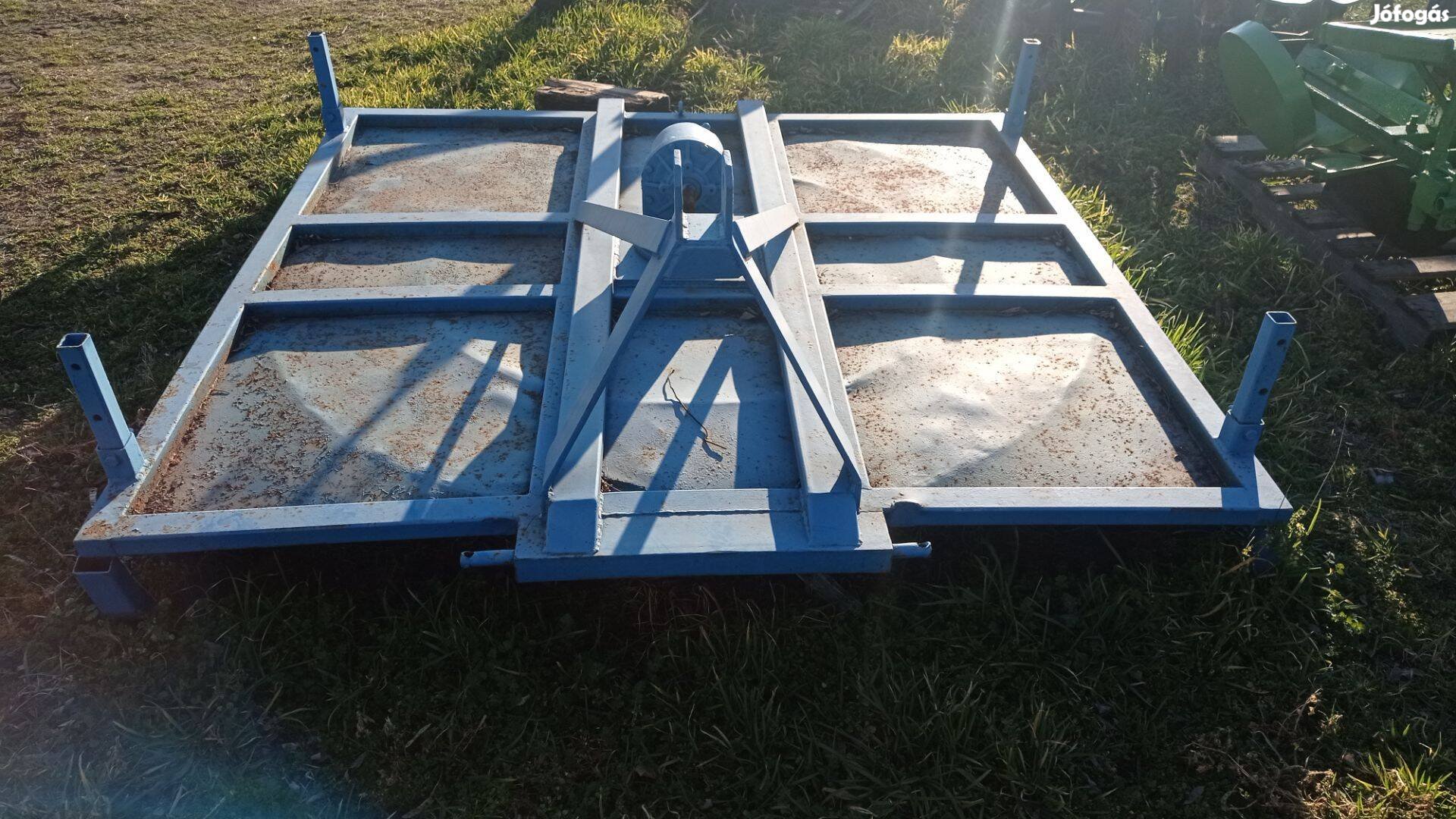 Szárzúzó, mulcsozó traktorhoz