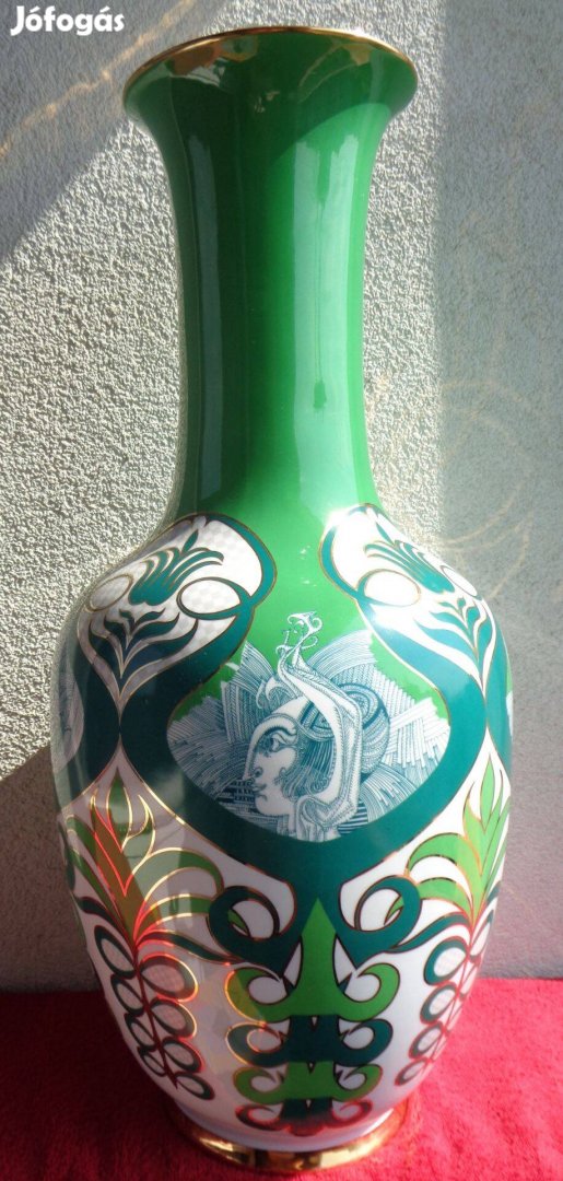 Szász Endre(Hollóházi) 61 cm-es. Fradi zöld színű,padlóvázája eladó va