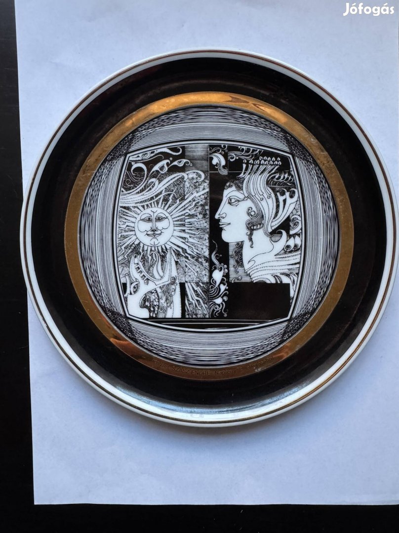 Szász Endre Hollóházi porcelán dísztányér eladó .