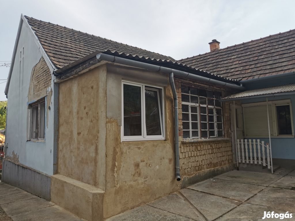 Szászvári 90 nm-es ház eladó