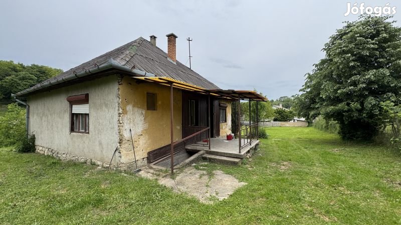 Szászvári felújítandó családi ház eladó!