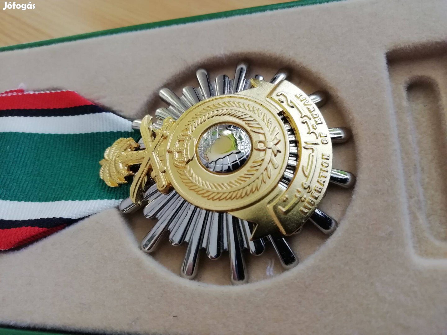 Szaud Arábiai kitüntetés Kuvait felszabadításáért dobozában
