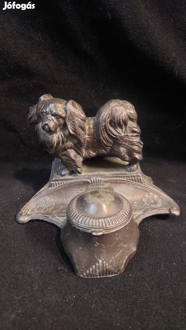 Szecessziós ón kalamáris kutya szoborral