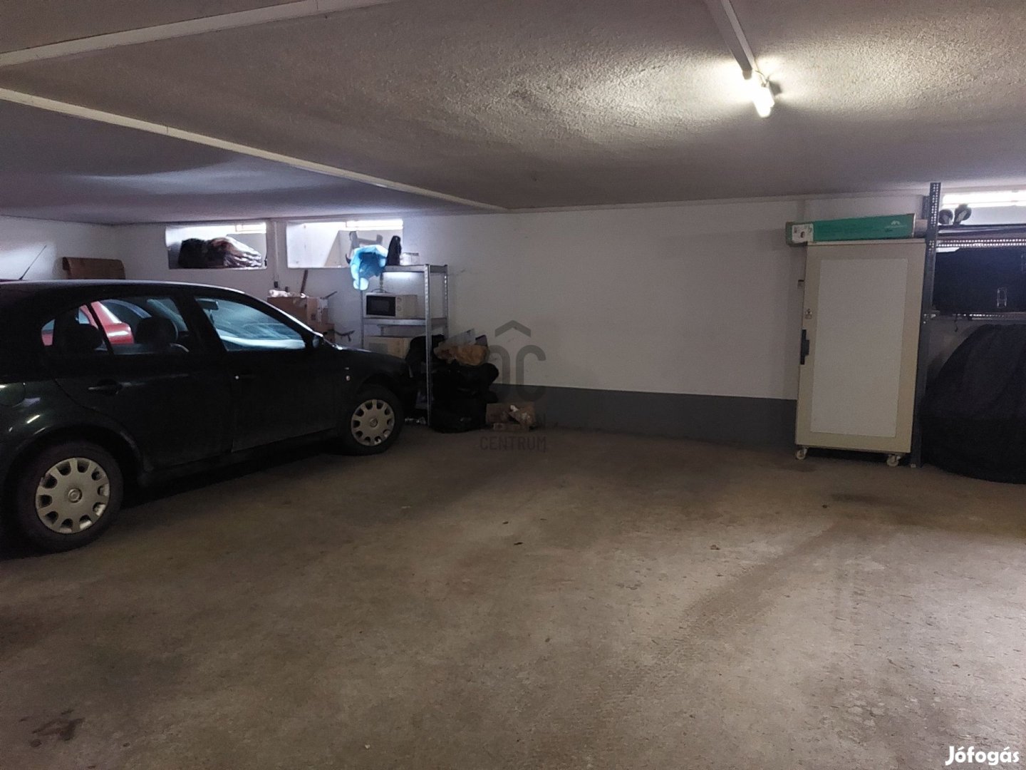 Széchenyi-kertben, 17 nm-es terembeálló hely eladó!
