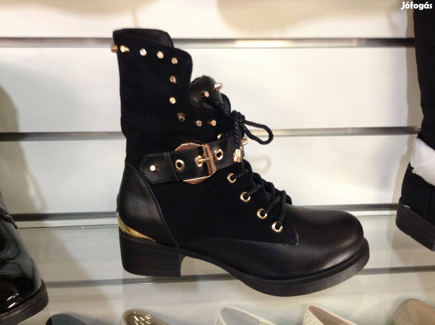 Szegecses női boka csizma 41es