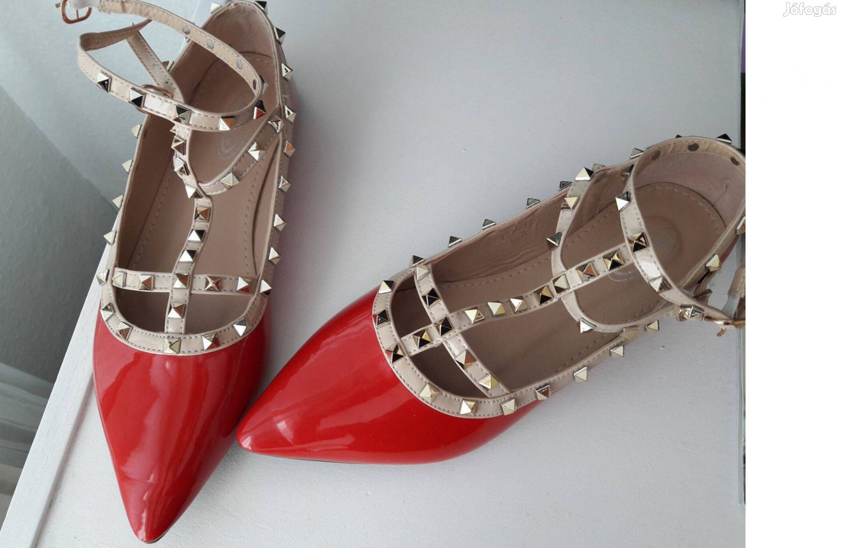 Szegecses piros cipő 38