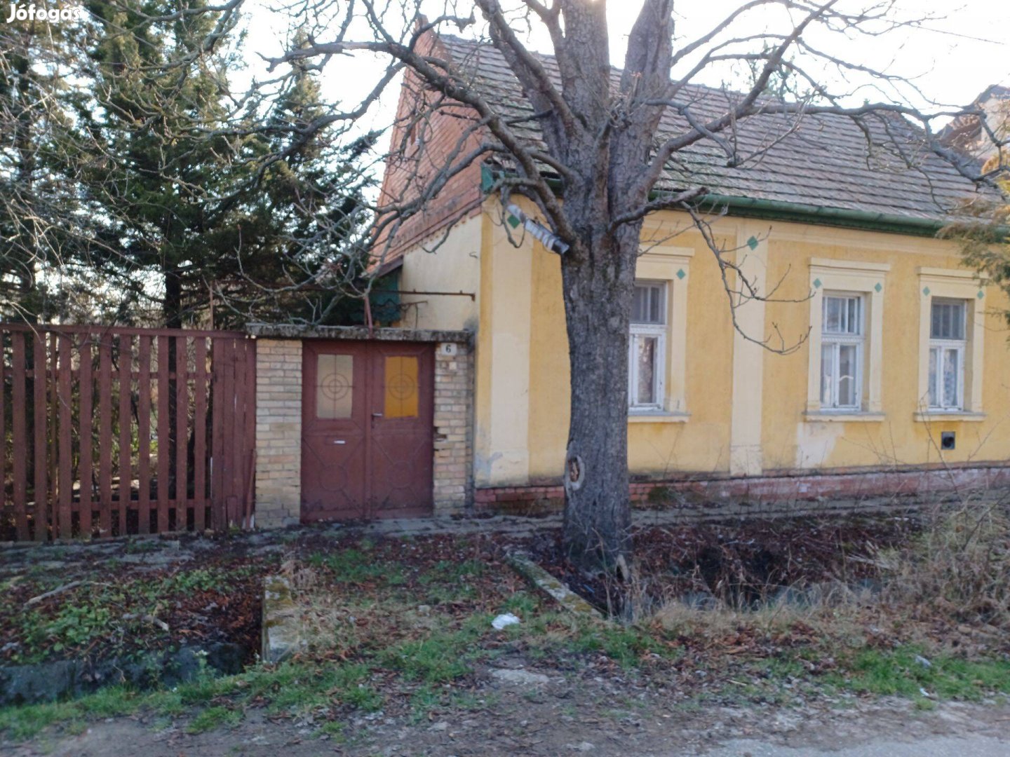 Szeged Petőfi telepen a Bakonyi utcában építési telek bontandó házzal