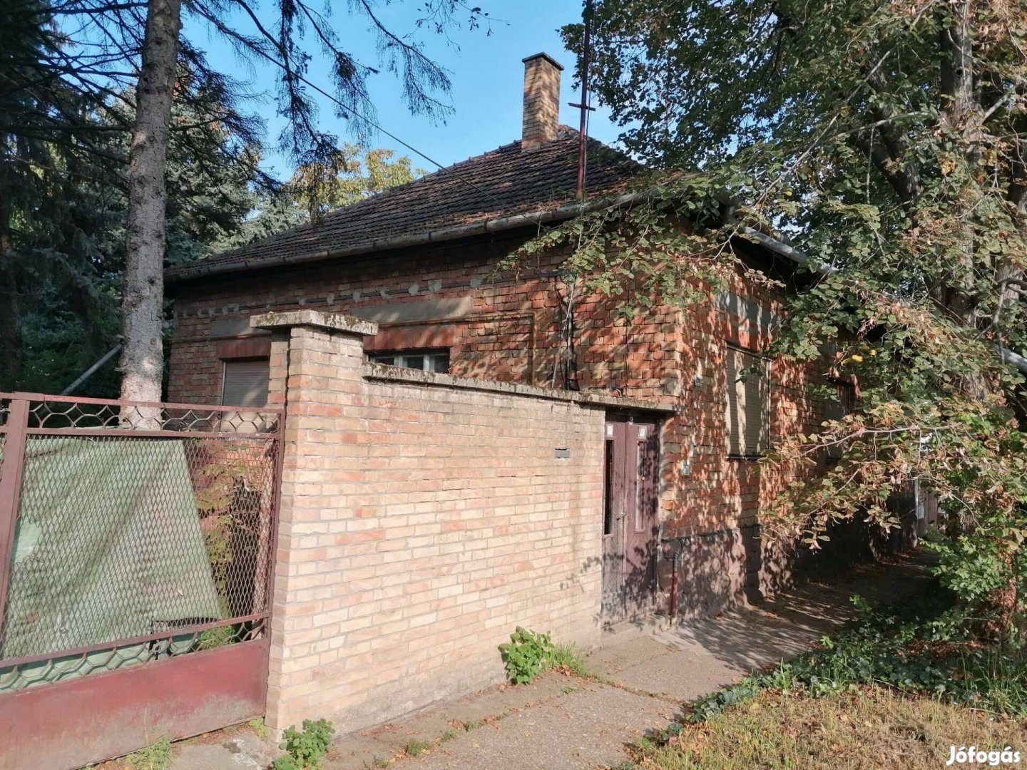 Szeged-Szőregen a postával szemben családi ház eladó