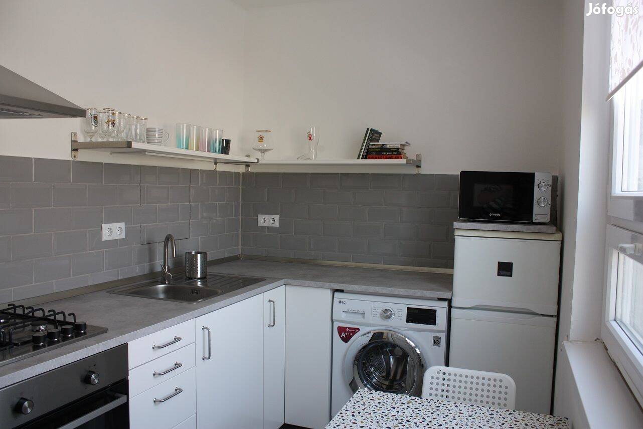 Szeged-Újszegeden a Fésű utcában, 54 m2-es, két külön