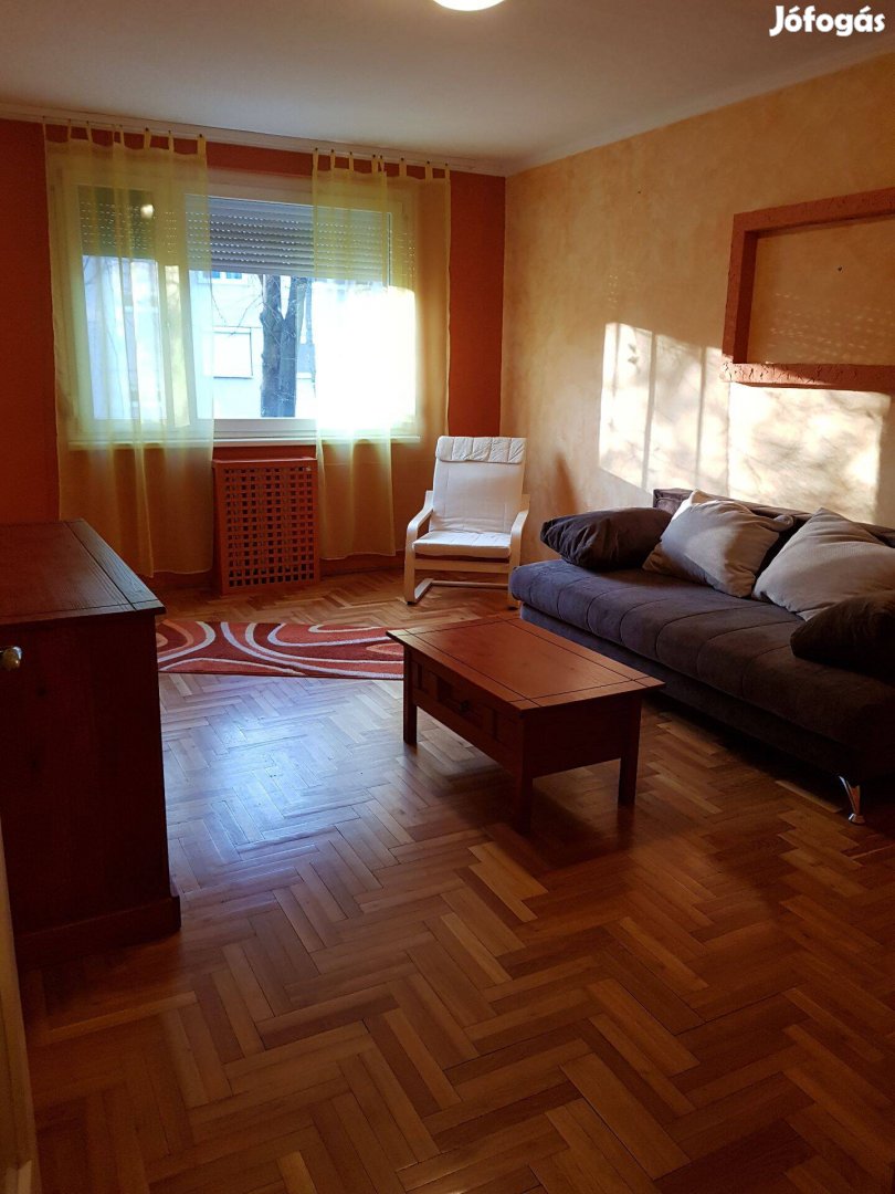 Szeged, Csorba utcában 3 szobás lakás kiadó