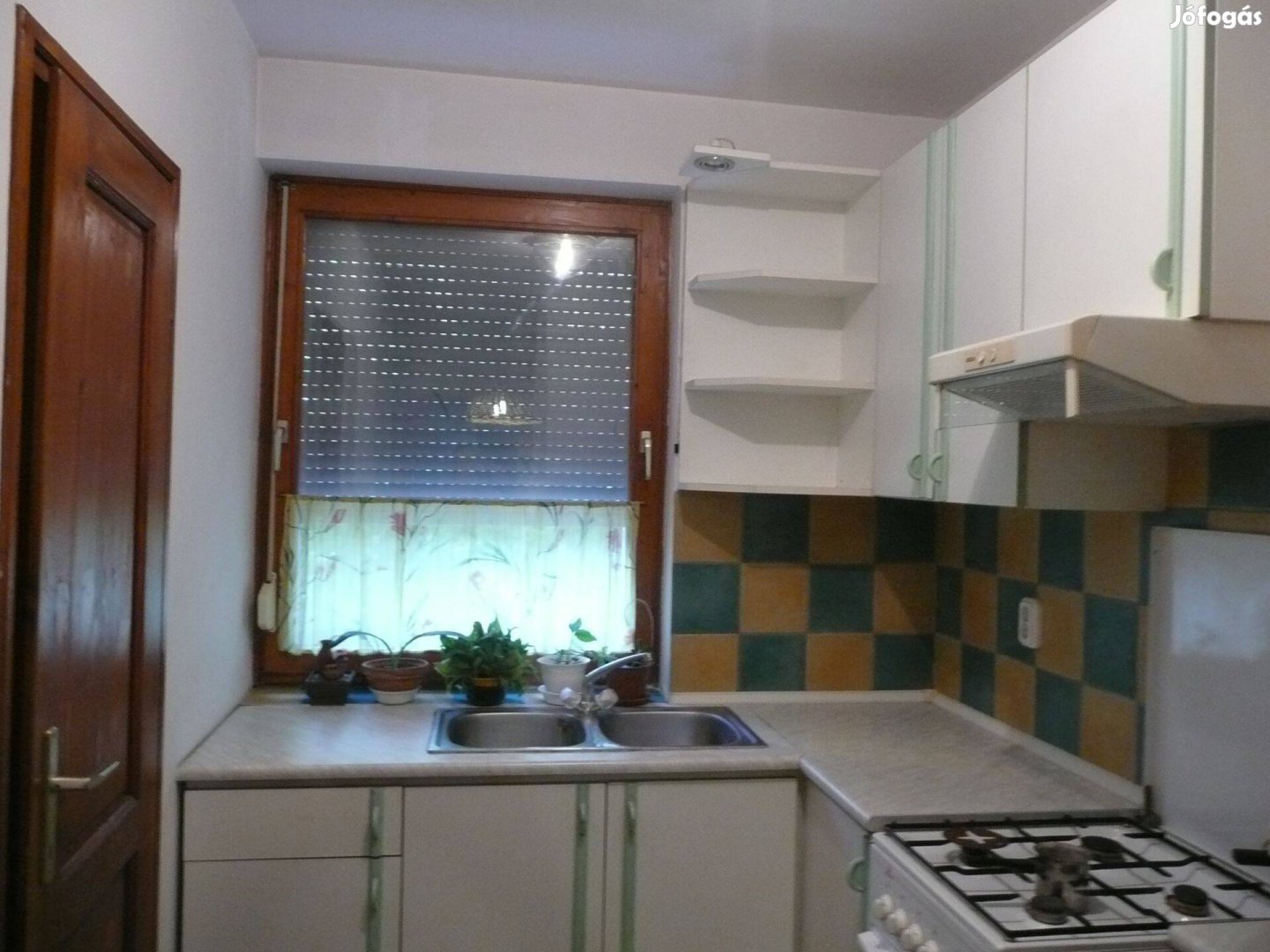 Szeged, Fő fasori 2 szobás, kertkapcsolatos szép lakás kiadó