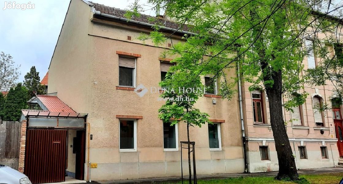 Szeged belvárosában két lakásos ház ELADÓ!