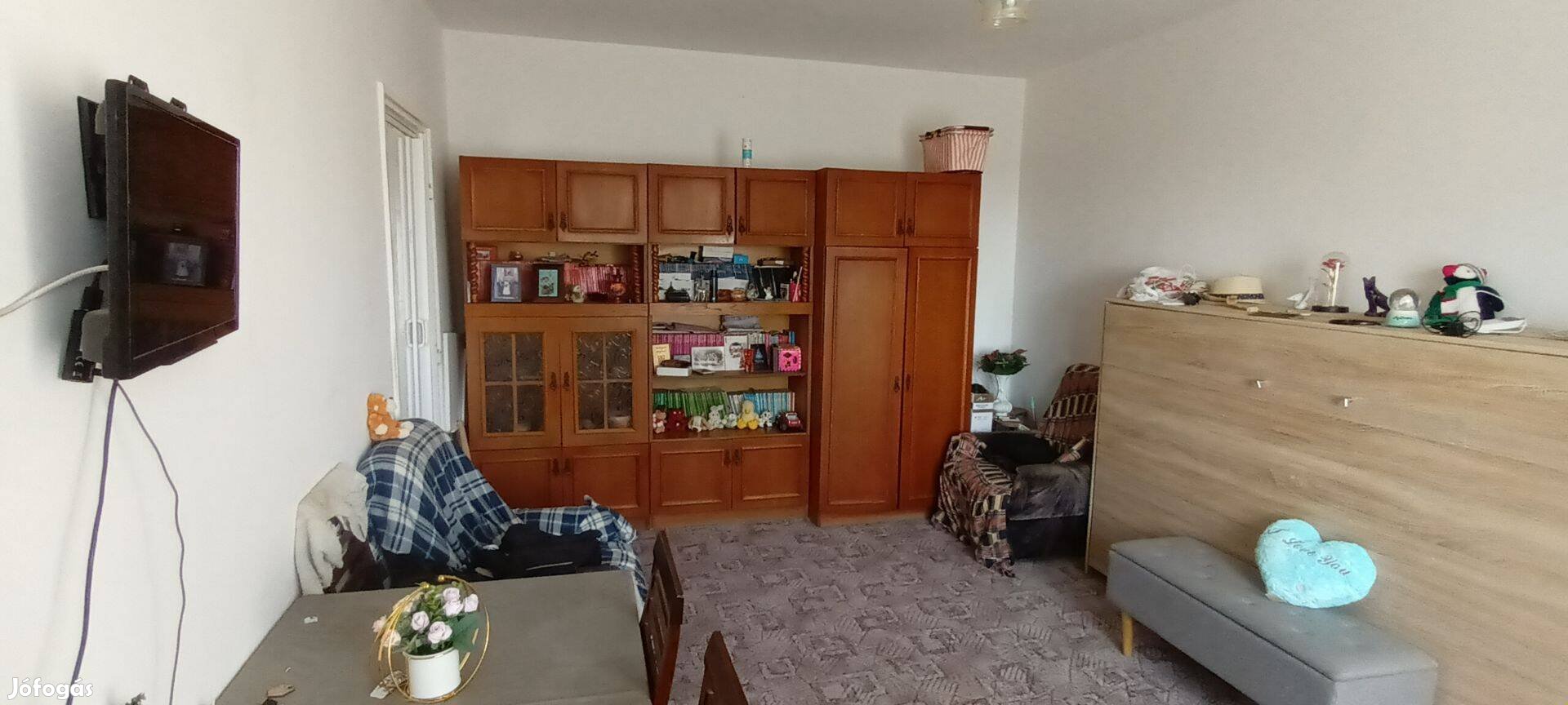 Szegeden 1fél szobás, 35 nm-es, részben felújított lakás,