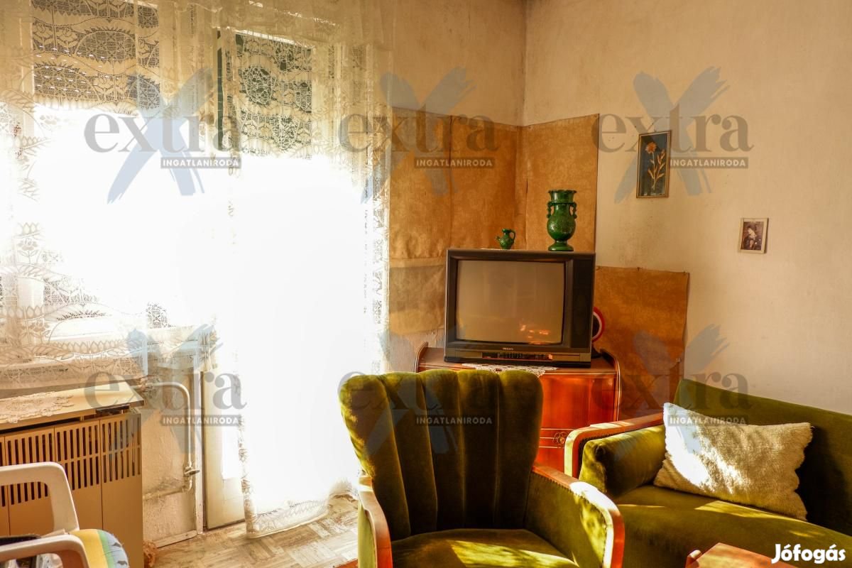 Szegeden, a TIK közvetlen közelében eladó egy 61 m-es,