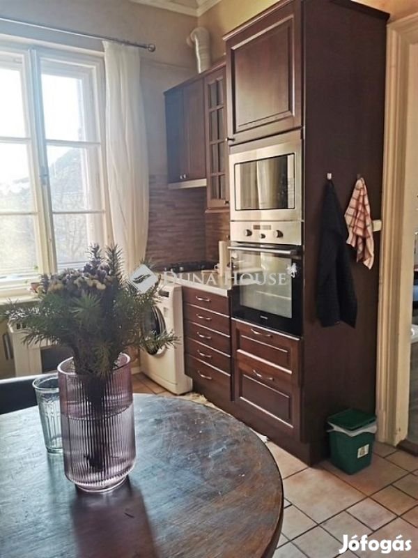 Szegedi 121 nm-es lakás eladó