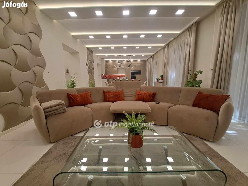 Szegedi 302 nm-es lakás eladó