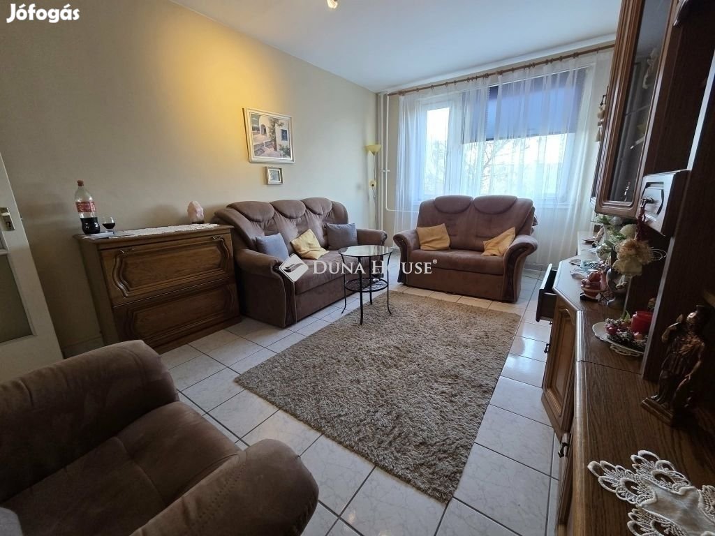 Szegedi 60 nm-es lakás eladó
