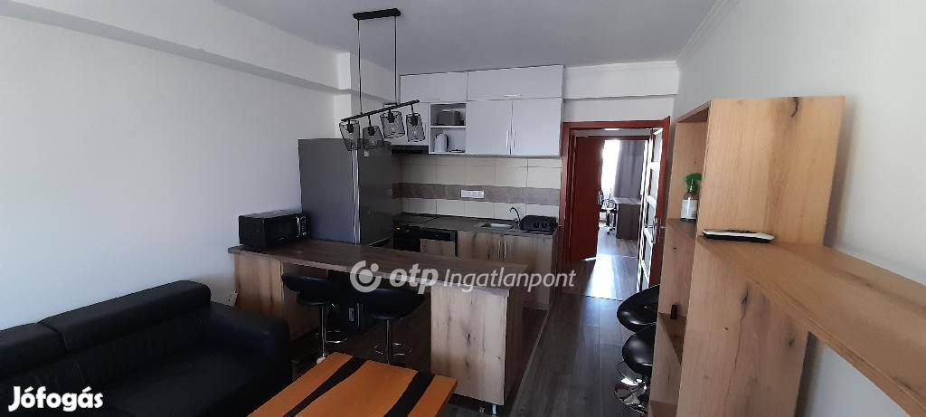 Szegedi 70 nm-es lakás eladó