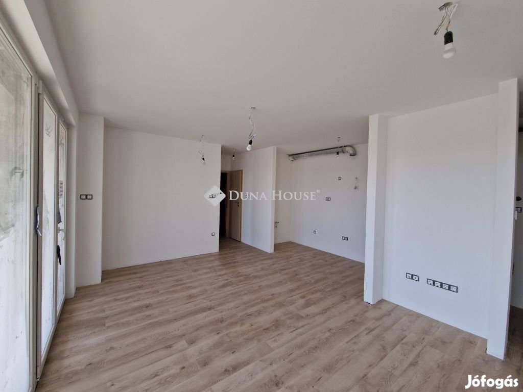 Szegedi 76 nm-es lakás eladó